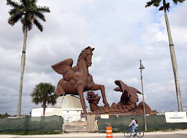 Aventura: compras, playa y lujo